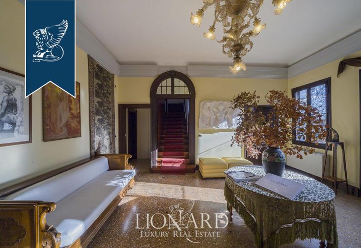 Image No.36-22 Bed Villa for sale