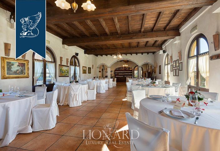 Image No.17-37 Bed Farmhouse for sale