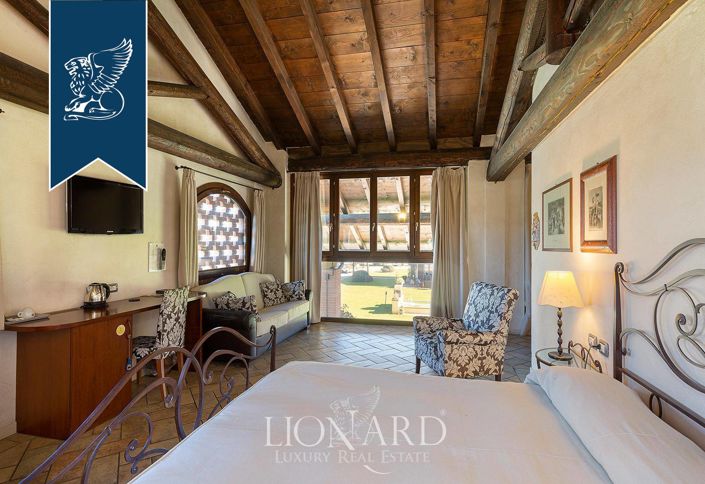 Image No.20-37 Bed Farmhouse for sale