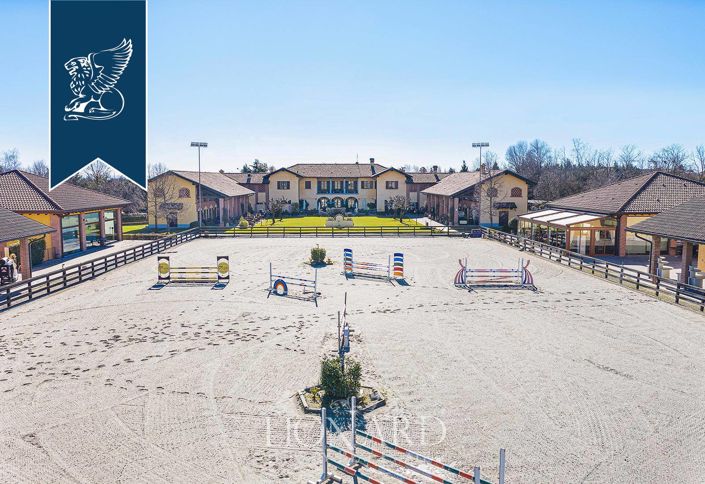 Image No.4-37 Bed Farmhouse for sale