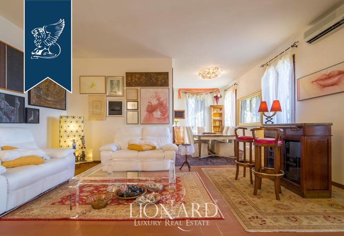 Image No.12-8 Bed Villa for sale