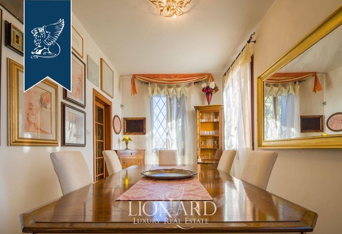 Image No.13-8 Bed Villa for sale