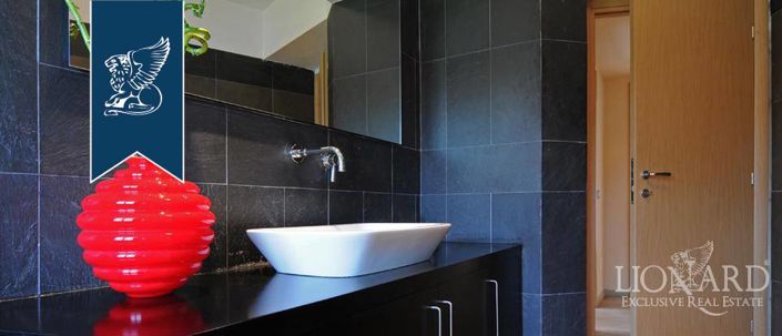 Image No.32-20 Bed Hotel for sale