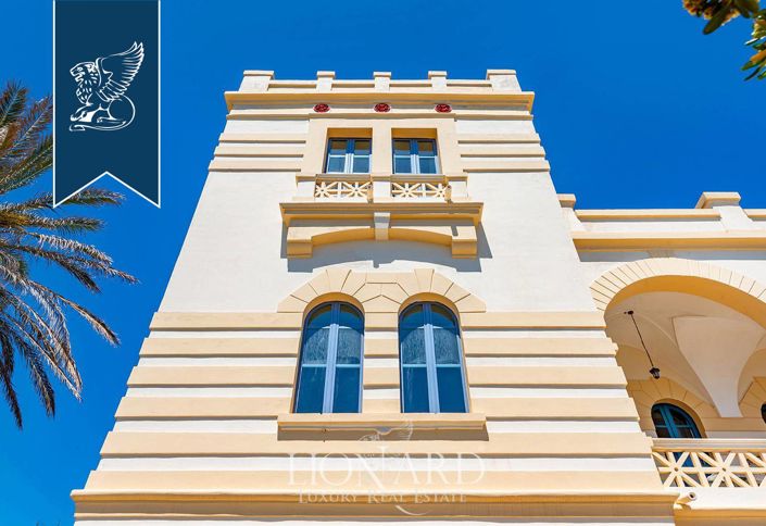 Image No.12-17 Bed Villa for sale