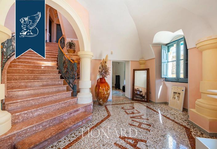 Image No.14-17 Bed Villa for sale