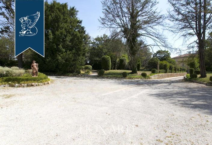 Image No.17-10 Bed Villa for sale