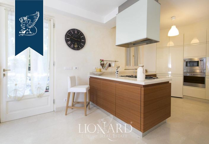 Image No.47-10 Bed Villa for sale