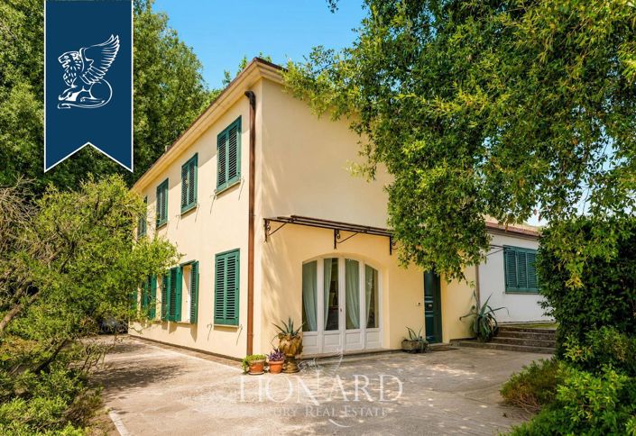 Image No.6-10 Bed Villa for sale