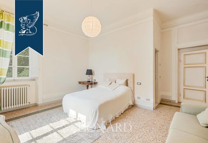 Image No.60-10 Bed Villa for sale