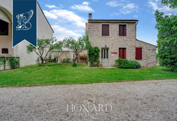 Image No.12-15 Bed Villa for sale