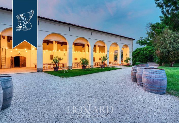 Image No.15-15 Bed Villa for sale