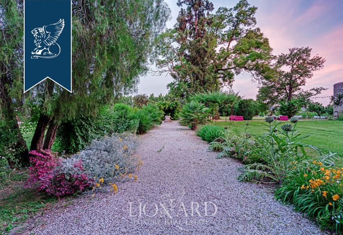 Image No.17-15 Bed Villa for sale