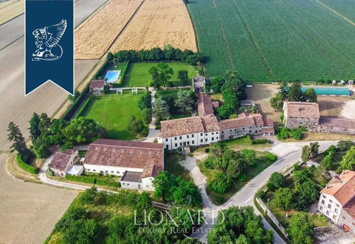 Image No.2-15 Bed Villa for sale