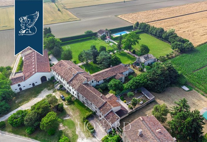 Image No.3-15 Bed Villa for sale