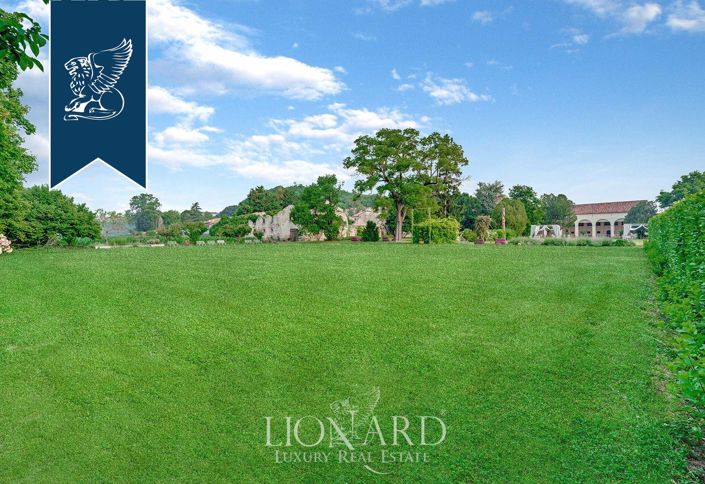 Image No.32-15 Bed Villa for sale