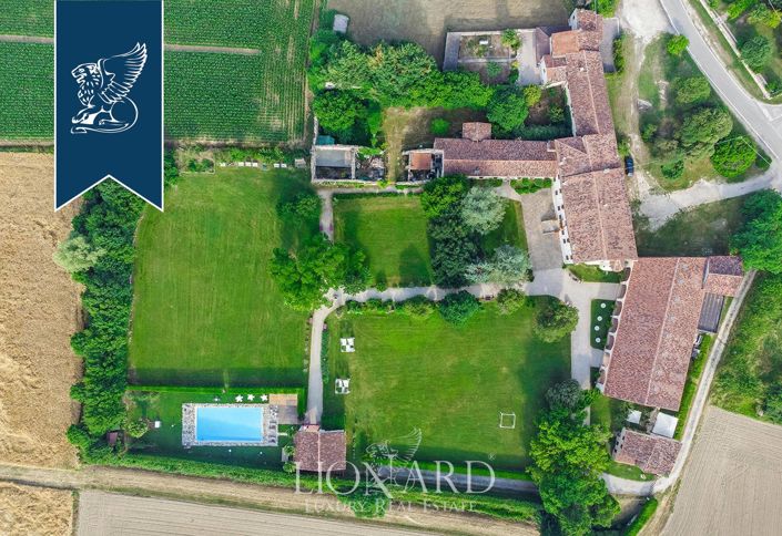 Image No.4-15 Bed Villa for sale