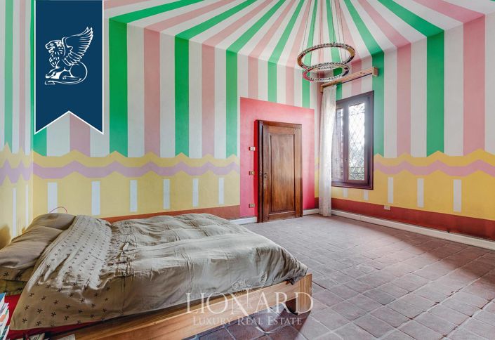 Image No.48-15 Bed Villa for sale