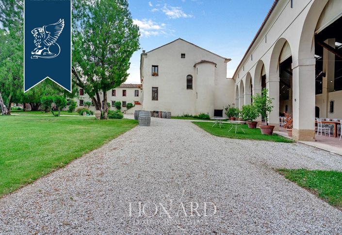 Image No.7-15 Bed Villa for sale