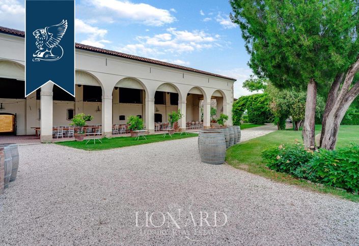 Image No.8-15 Bed Villa for sale