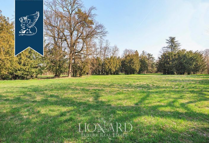 Image No.32-12 Bed Villa for sale