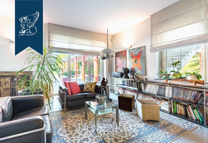 Image No.10-10 Bed Villa for sale