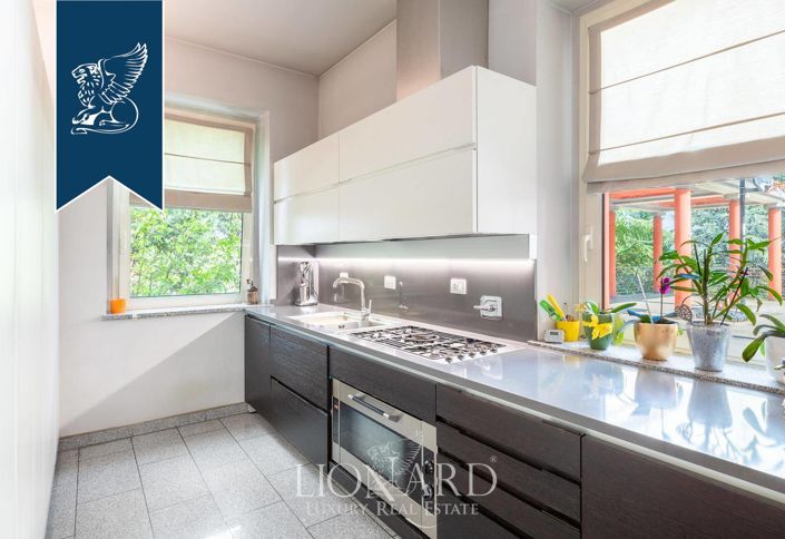 Image No.12-10 Bed Villa for sale