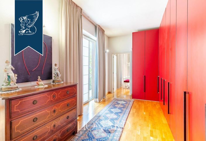 Image No.13-10 Bed Villa for sale