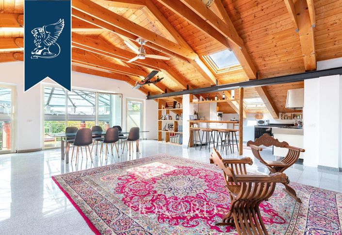 Image No.15-10 Bed Villa for sale