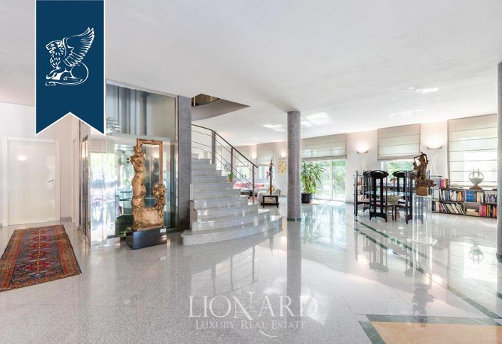 Image No.6-10 Bed Villa for sale