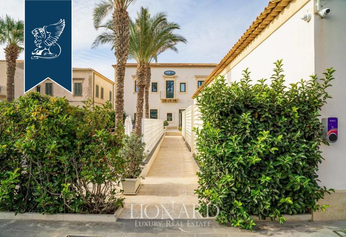 Image No.15-15 Bed Hotel for sale