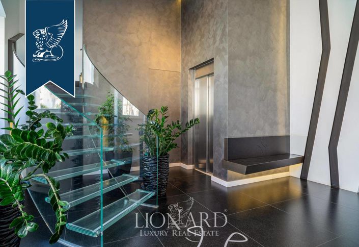 Image No.25-15 Bed Hotel for sale