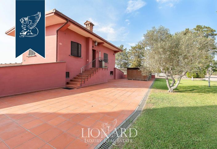 Image No.29-12 Bed Villa for sale