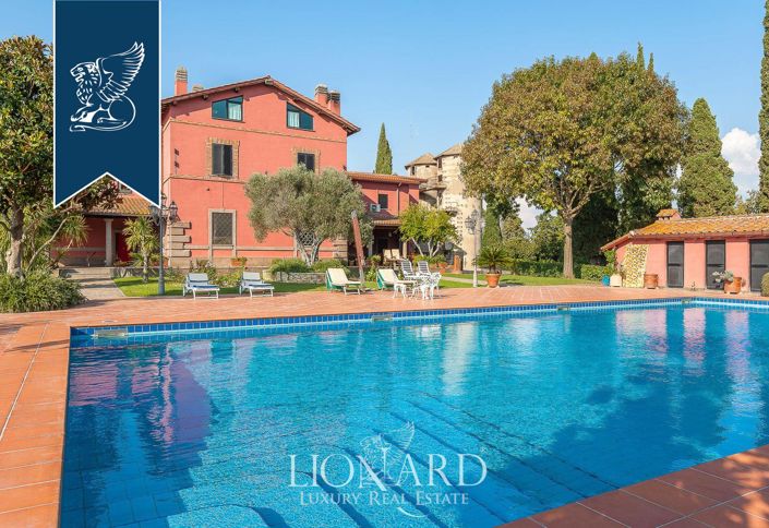 Image No.6-12 Bed Villa for sale