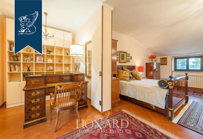 Image No.67-12 Bed Villa for sale