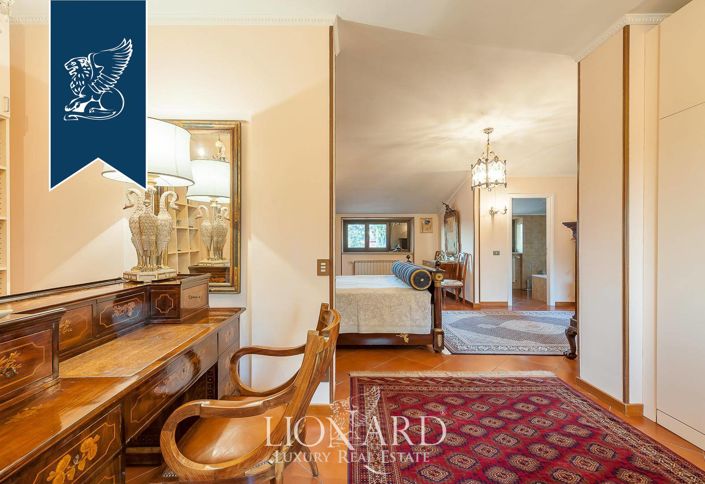 Image No.68-12 Bed Villa for sale