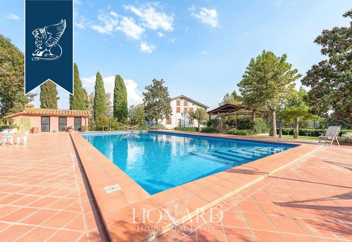 Image No.8-12 Bed Villa for sale