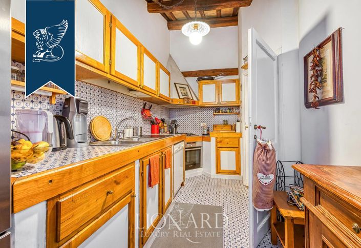 Image No.15-7 Bed Property for sale