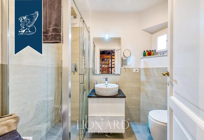 Image No.18-7 Bed Property for sale