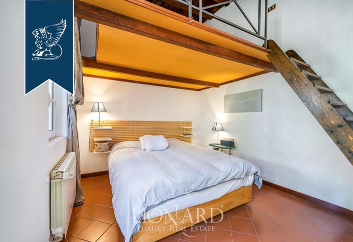 Image No.20-7 Bed Property for sale