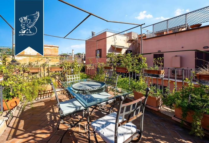 Image No.4-7 Bed Property for sale