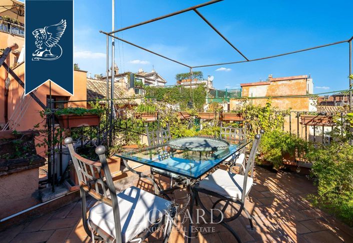 Image No.5-7 Bed Property for sale