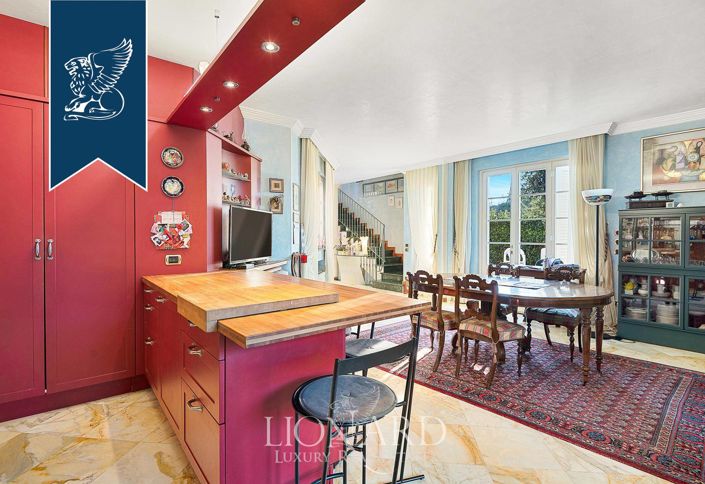 Image No.10-13 Bed Villa for sale