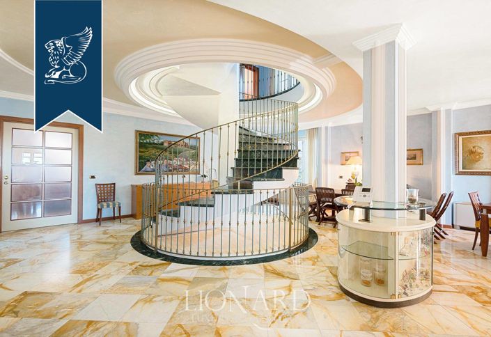 Image No.13-13 Bed Villa for sale