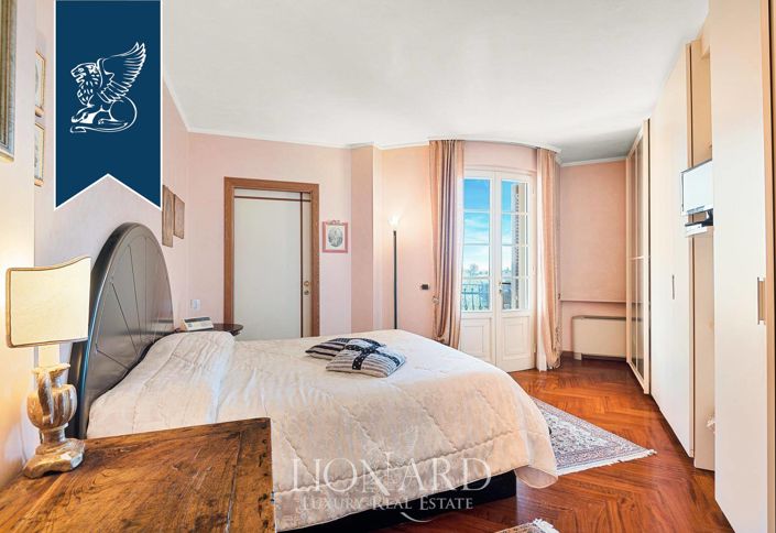 Image No.15-13 Bed Villa for sale