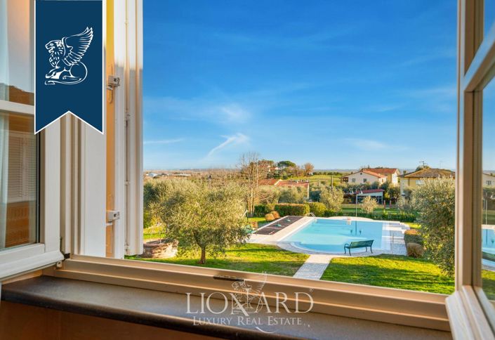 Image No.18-13 Bed Villa for sale