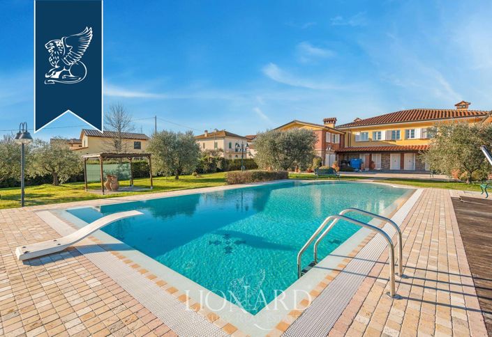 Image No.3-13 Bed Villa for sale