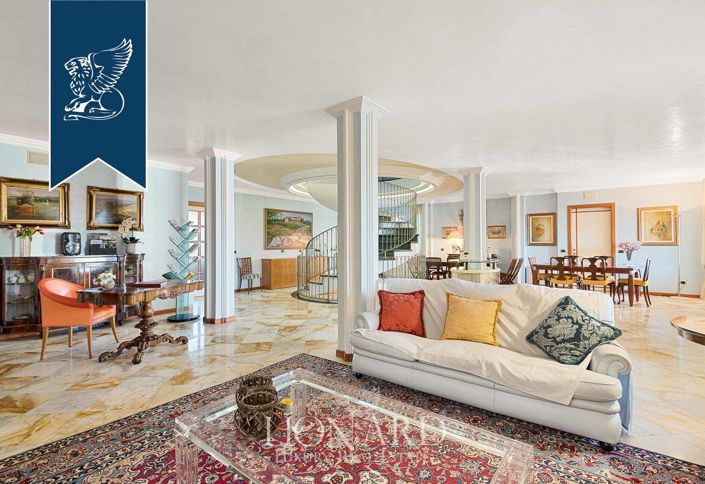 Image No.7-13 Bed Villa for sale