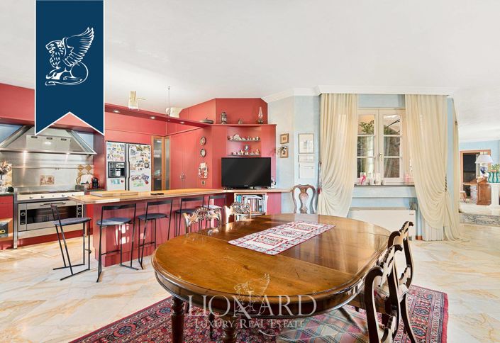 Image No.9-13 Bed Villa for sale