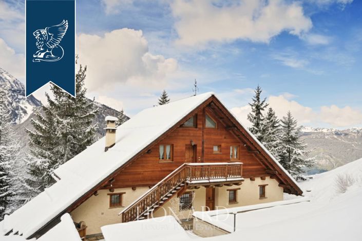 Image No.2-9 Bed Villa for sale