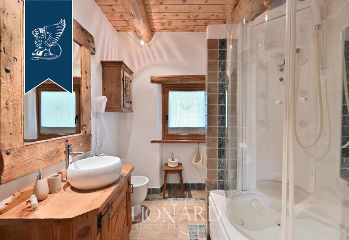 Image No.34-9 Bed Villa for sale